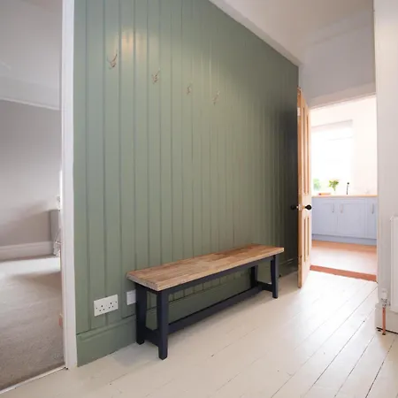 Charming Garden Apartment, Apartament *