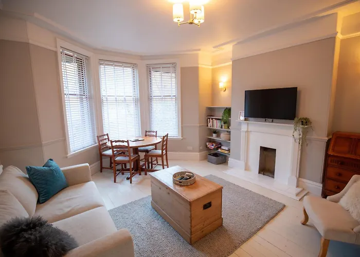 Apartment Charming Garden Apartment,