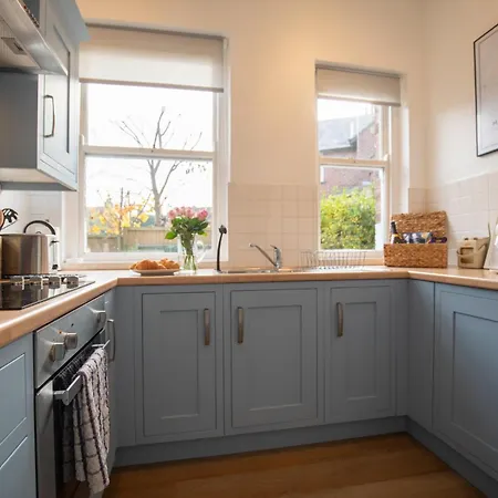 Charming Garden Apartment,